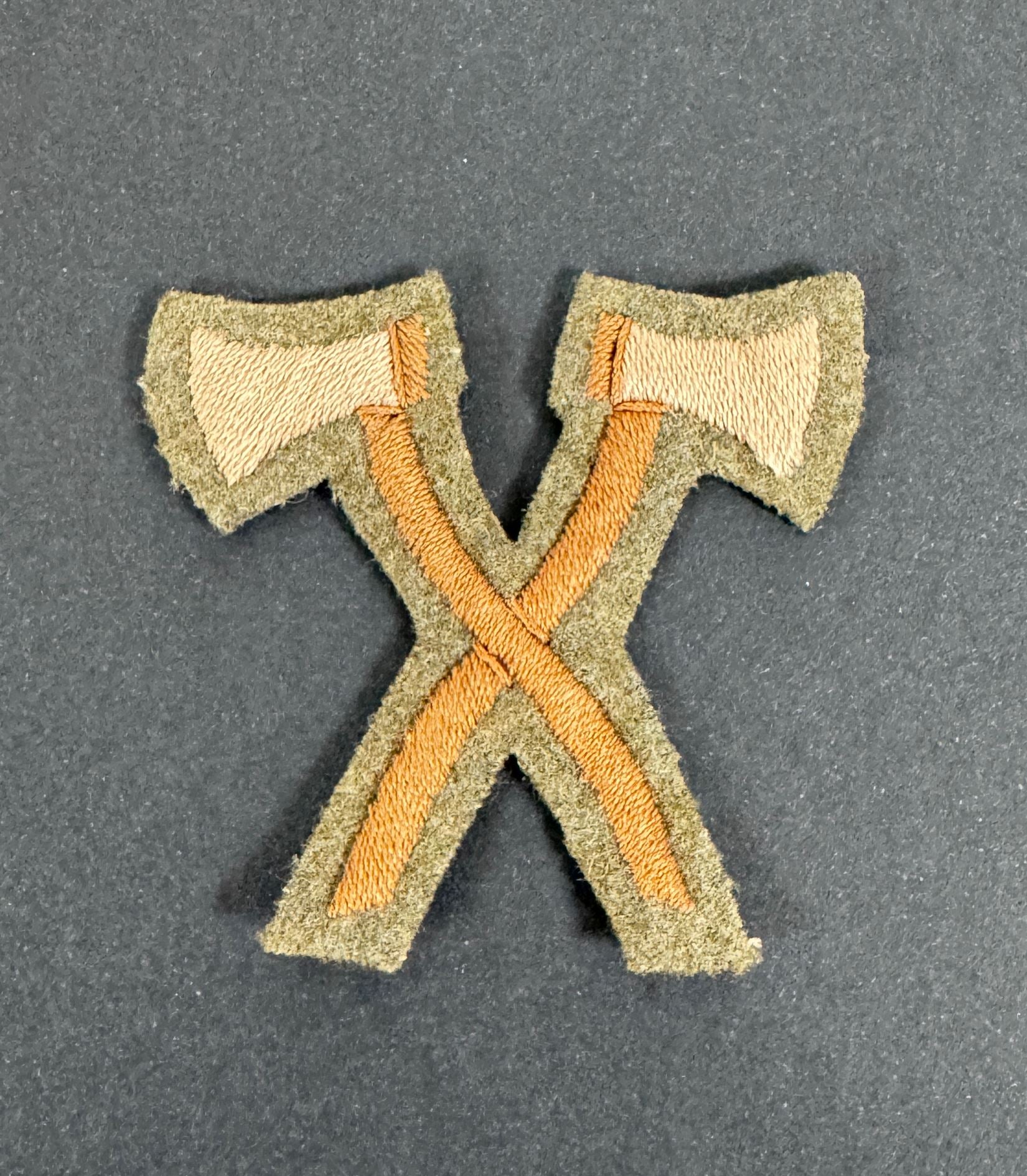 WW1 British Army Axes Crossed Pioneer Cloth Proficiency Arm Badge – An original and scarce trade proficiency cloth arm bad...