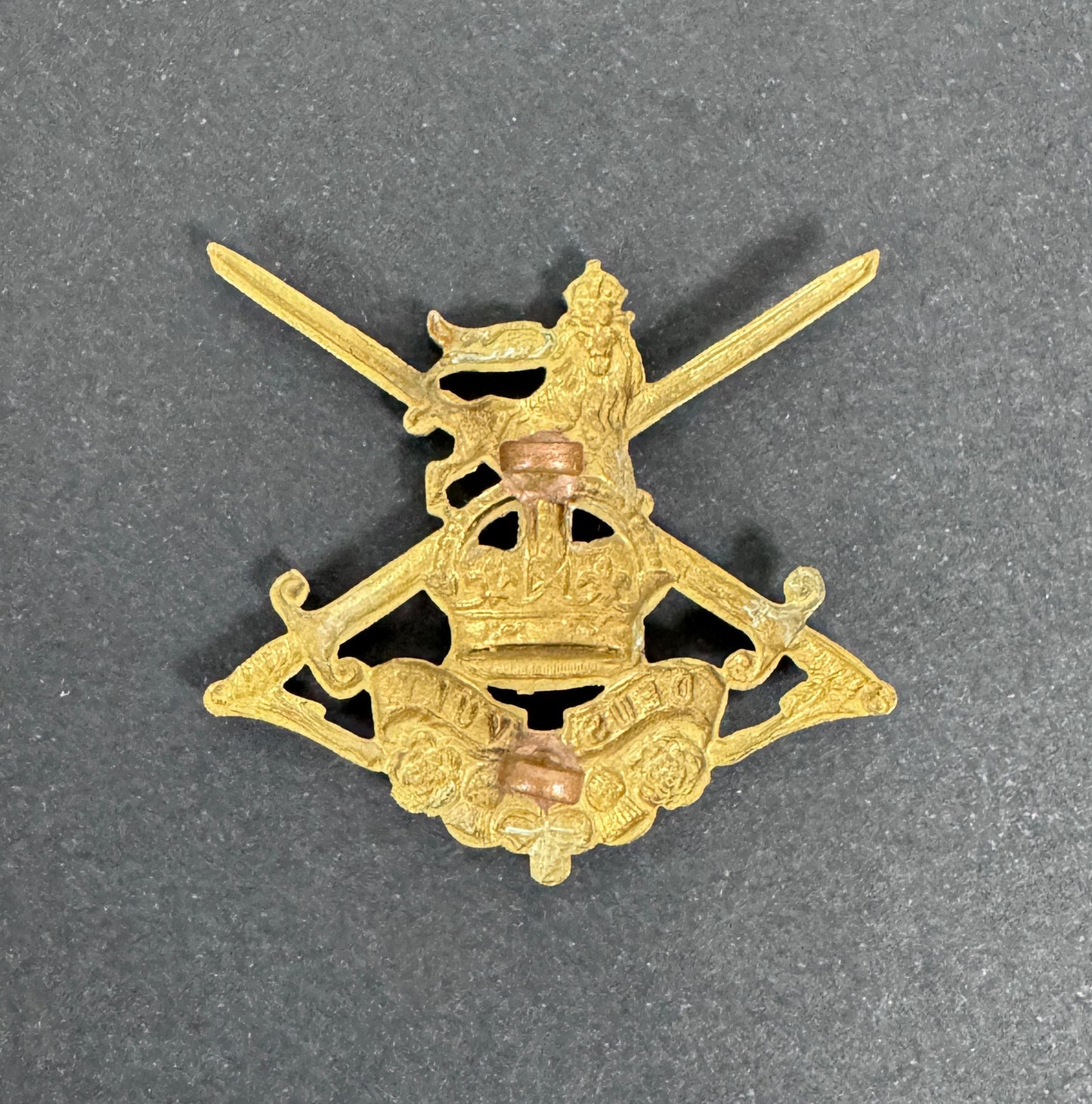 Infantry Training Corps Cap Badge WW2 British – An original other ranks cap badge of The Infantry Training Corps. 42 x 39