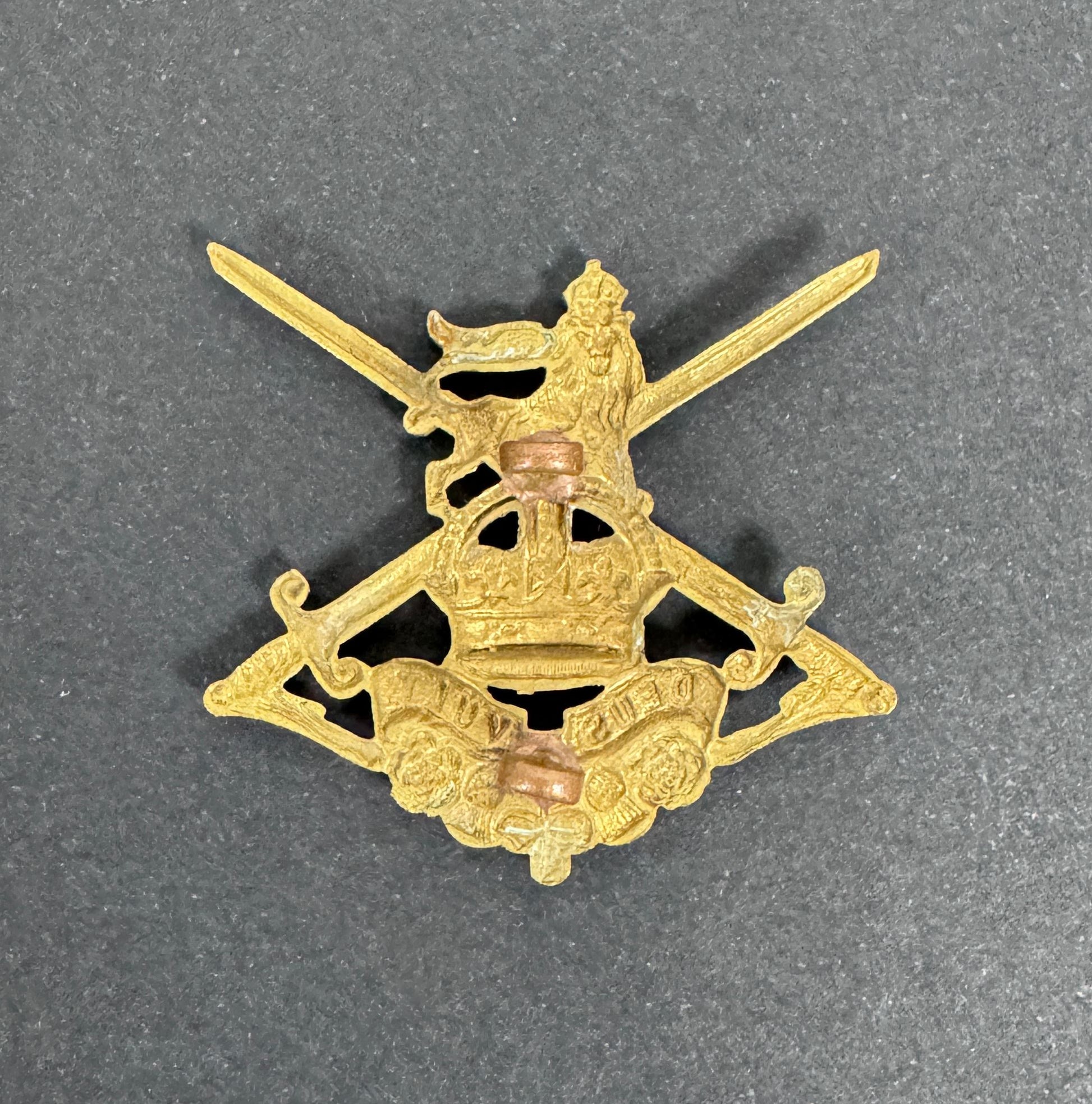 Infantry Training Corps Cap Badge WW2 British – An original other ranks cap badge of The Infantry Training Corps. 42 x 39