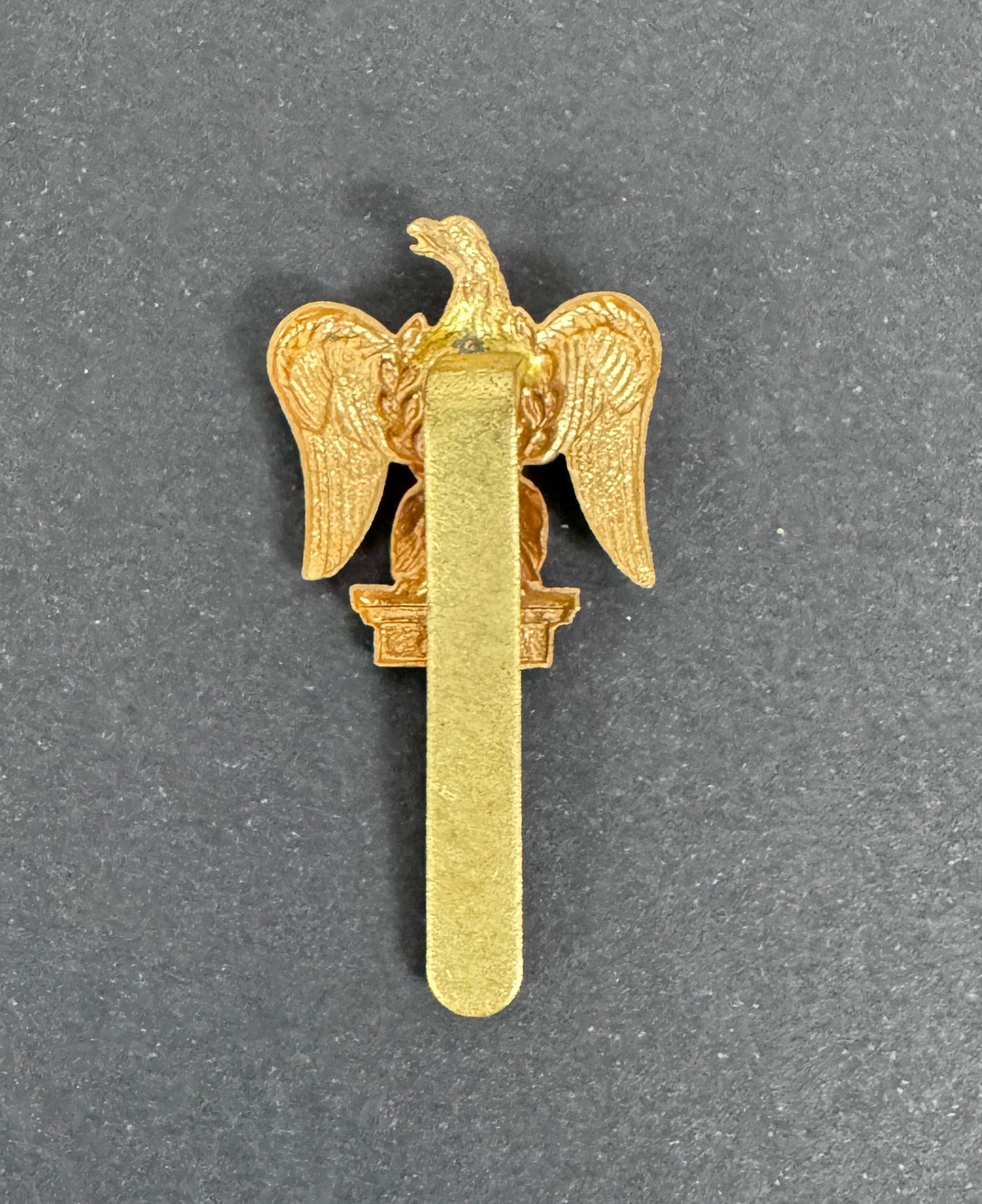 British Army 1st Royal Dragoons Cavalry Gilding Metal Cap Badge