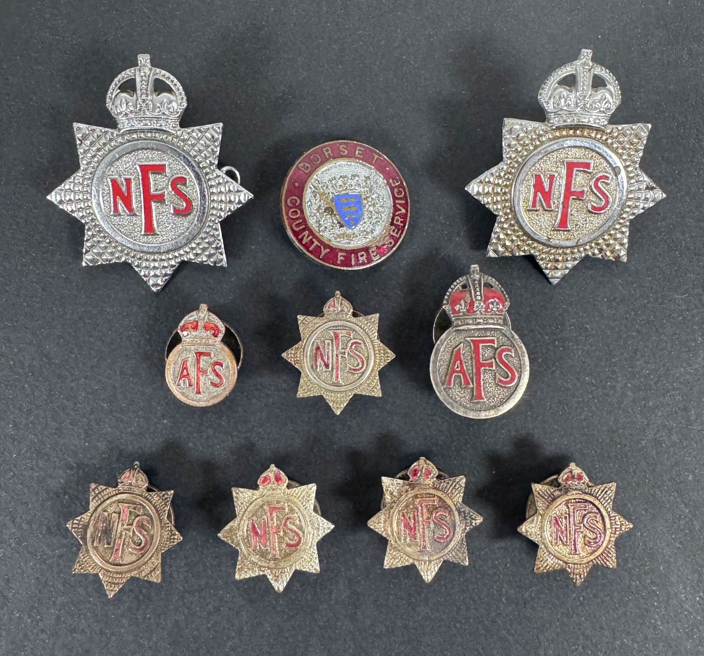 WW2 British Civil Defence AFS NFS Fire Service Cap Badges & Lapel Badges – A collection of cap badges and lapel membership...