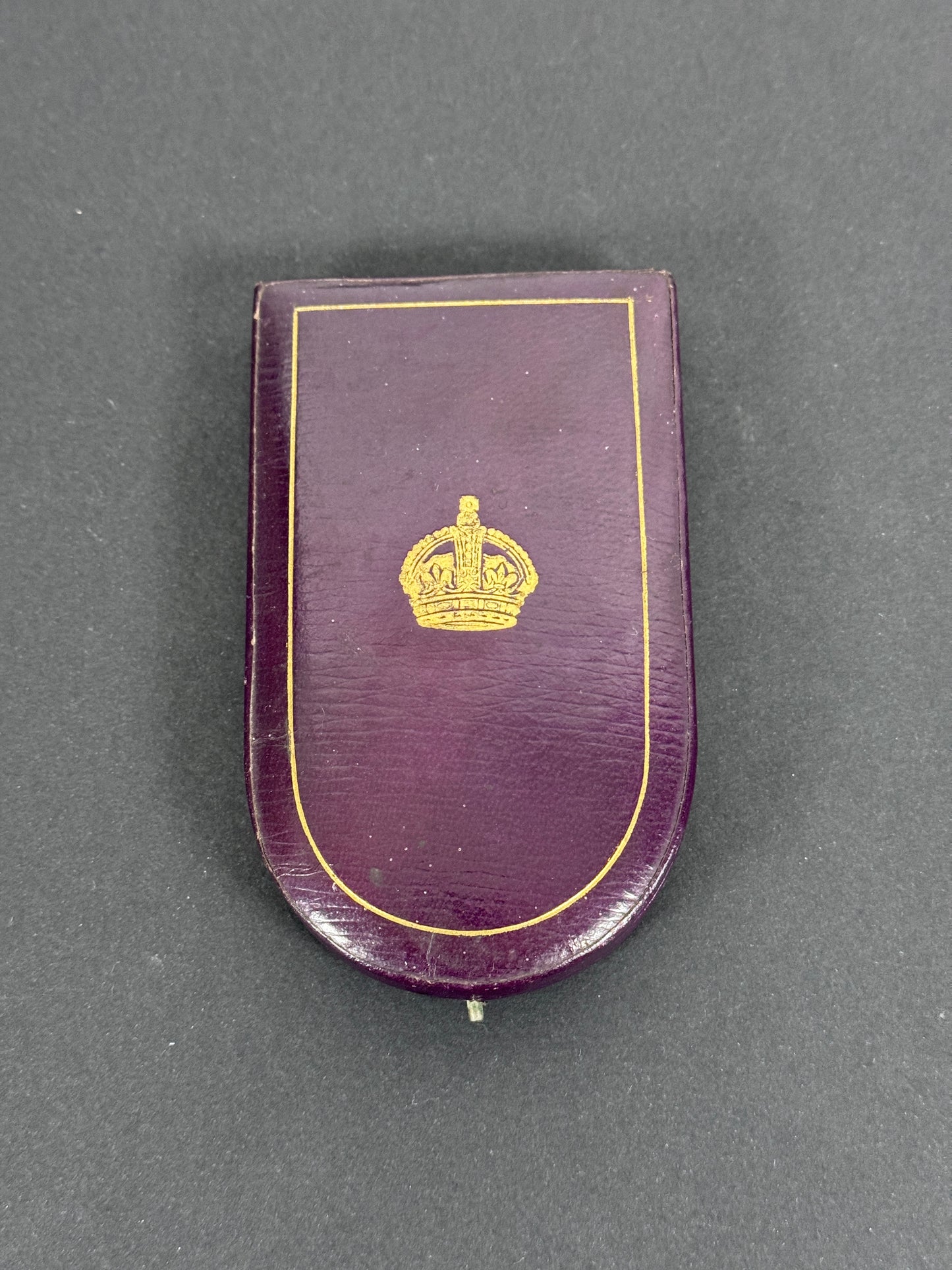 British Military Cross Medal Award Case of Issue – An original Military Cross case of issue. 130 x 77 x 24 mm. Deep