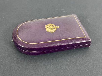 British Military Cross Medal Award Case of Issue – An original Military Cross case of issue. 130 x 77 x 24 mm. Deep
