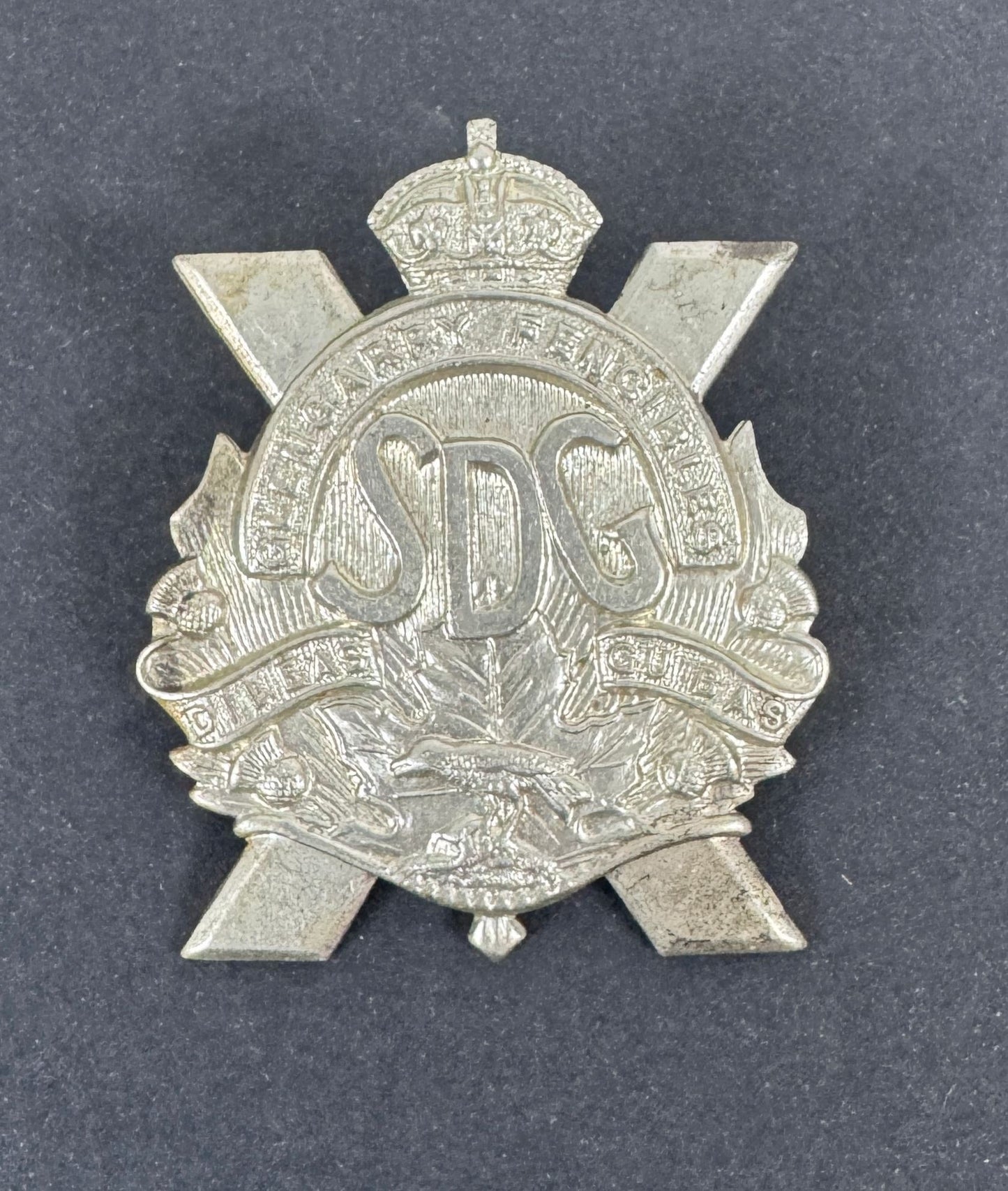 WW2 Canadian Army Stormont Dundas & Glengarry SDG Highlanders Cap Badge – An original Second World War era Glengarry cap b...