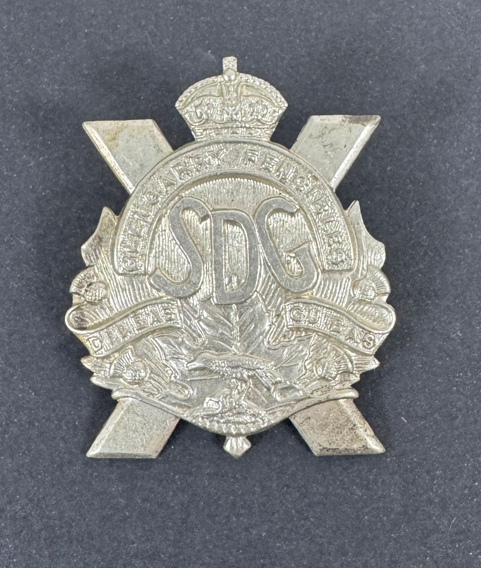 WW2 Canadian Army Stormont Dundas & Glengarry SDG Highlanders Cap Badge – An original Second World War era Glengarry cap b...