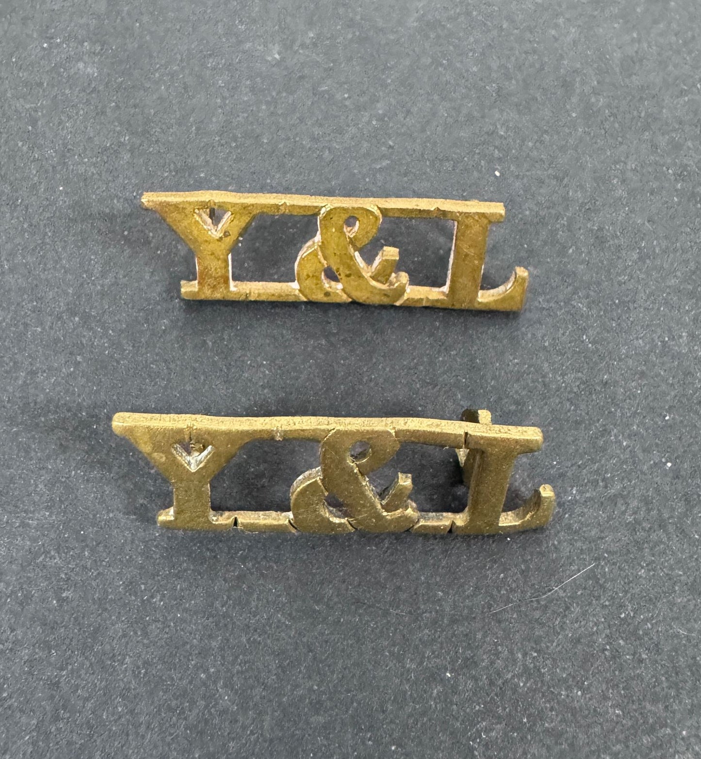 British Army York & Lancaster Regiment Shoulder Title Badges (Pair) – A matching pair of original uniform shoulder titles...
