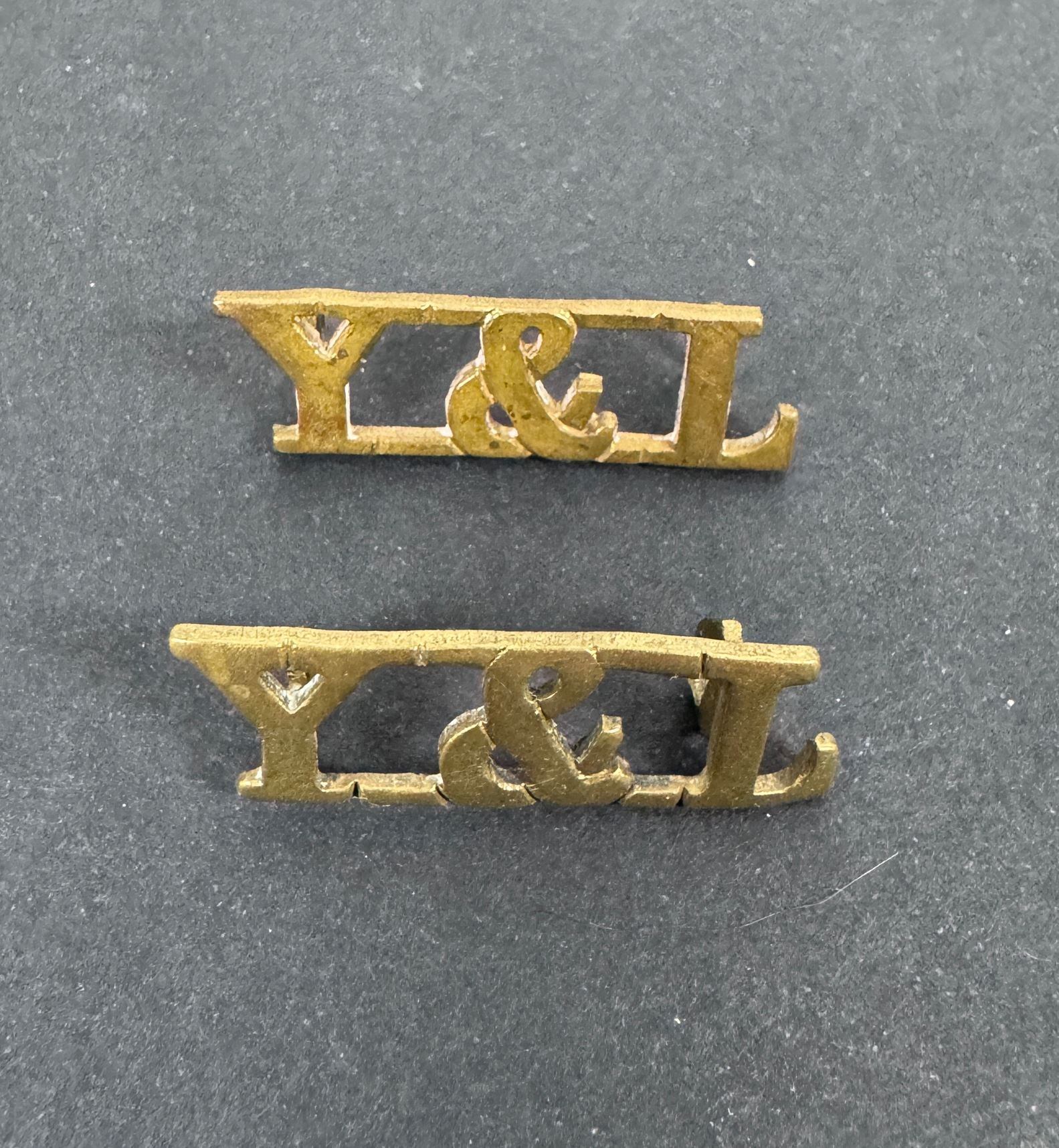 British Army York & Lancaster Regiment Shoulder Title Badges (Pair) – A matching pair of original uniform shoulder titles...