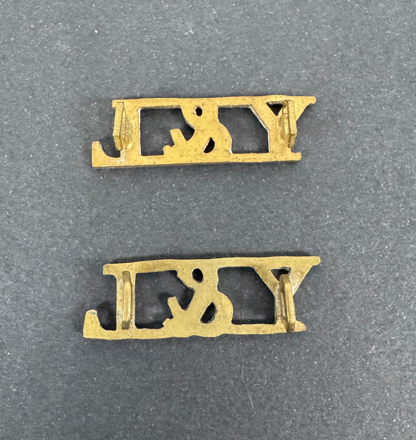 British Army York & Lancaster Regiment Shoulder Title Badges (Pair) – A matching pair of original uniform shoulder titles...