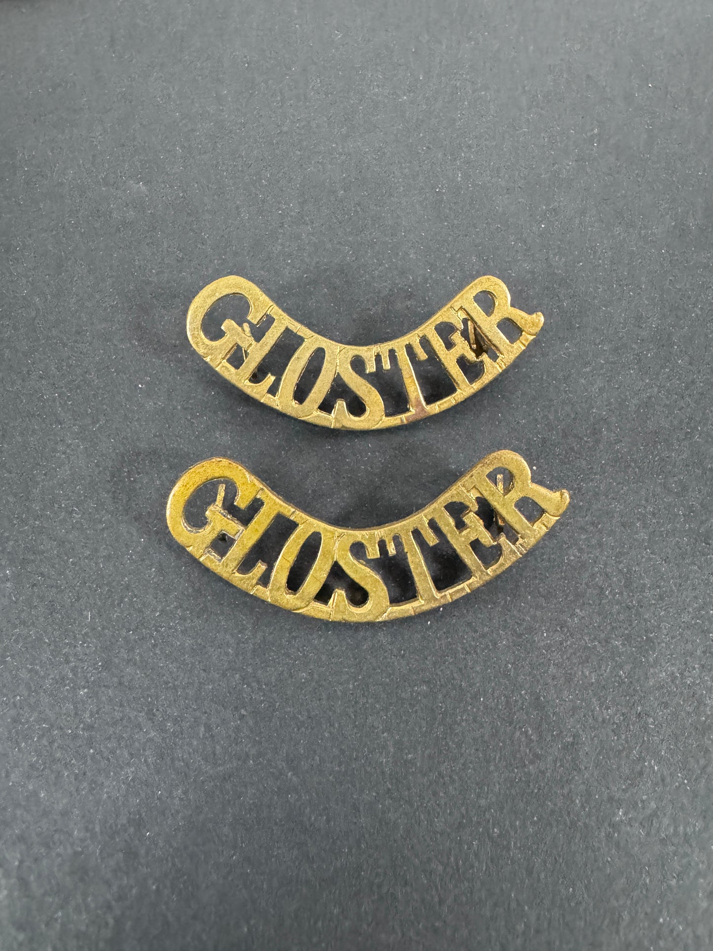 British Army Gloucestershire (GLOSTER) Regiment Shoulder Title Badges (Pair) – A matching pair of original uniform shoulde...