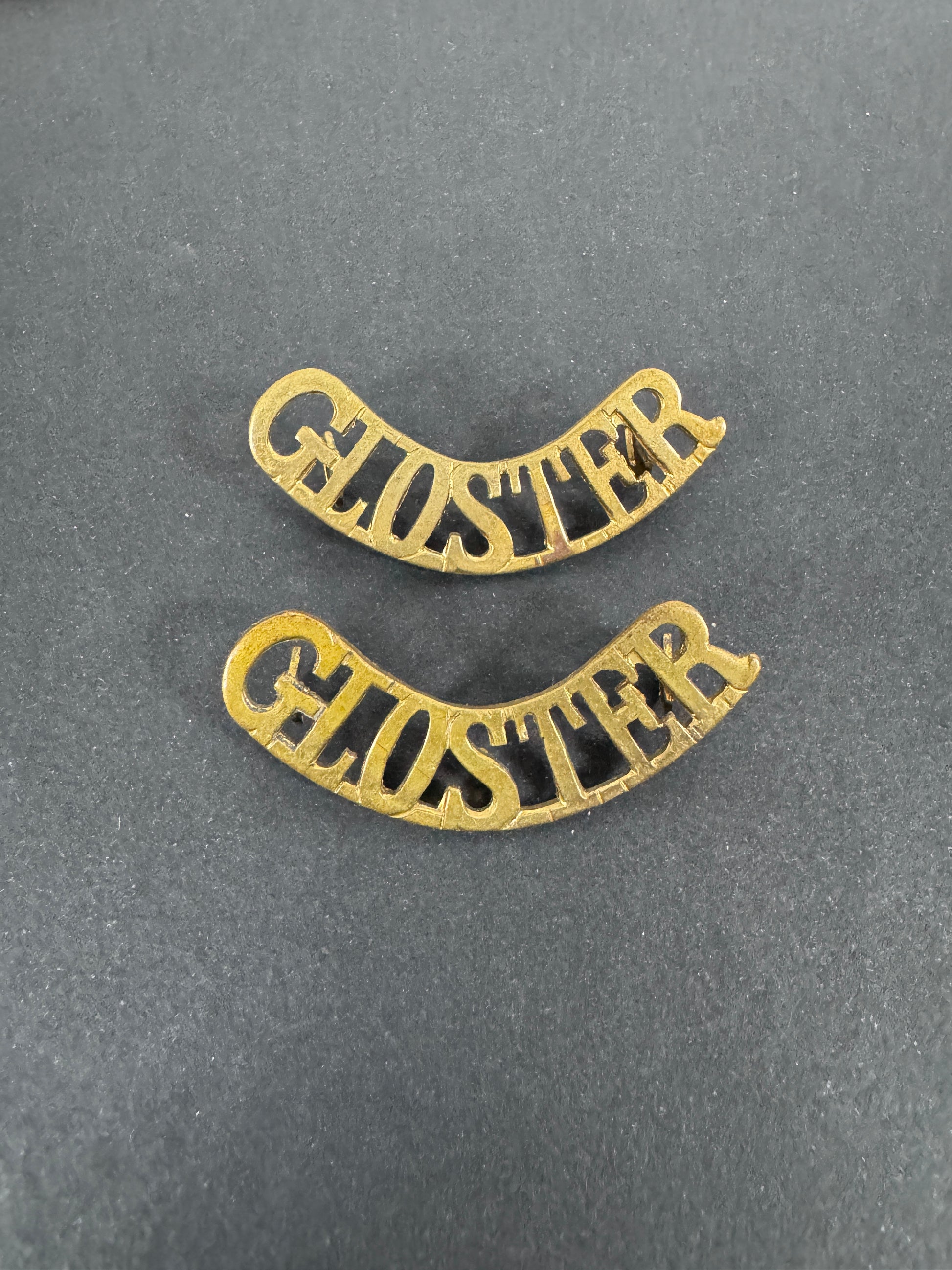 British Army Gloucestershire (GLOSTER) Regiment Shoulder Title Badges (Pair) – A matching pair of original uniform shoulde...
