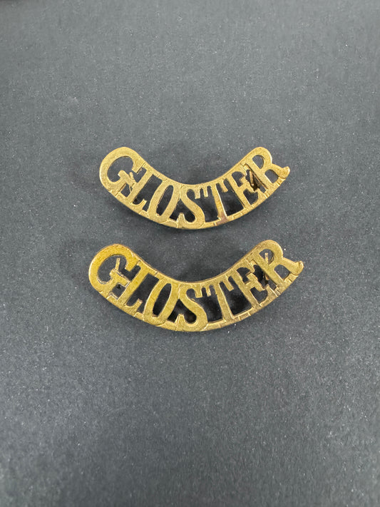 British Army Gloucestershire (GLOSTER) Regiment Shoulder Title Badges (Pair) – A matching pair of original uniform shoulde...