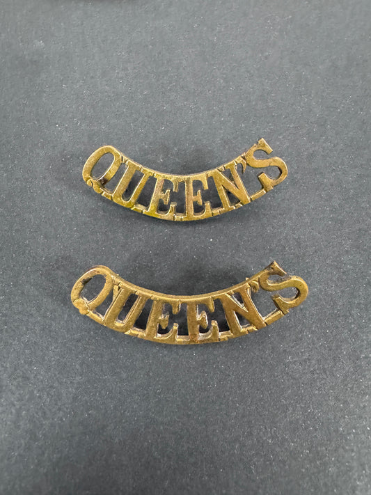 British Army The Queen's Royal Regiment (QUEEN'S) Shoulder Title Badges (Pair) – A matching pair of original uniform shoul...