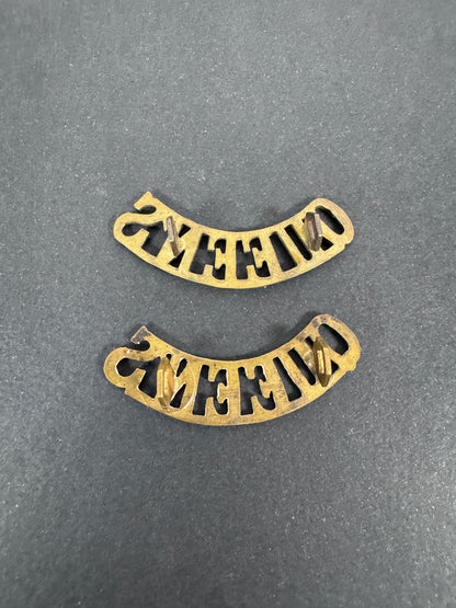 British Army The Queen's Royal Regiment (QUEEN'S) Shoulder Title Badges (Pair) – A matching pair of original uniform shoul...