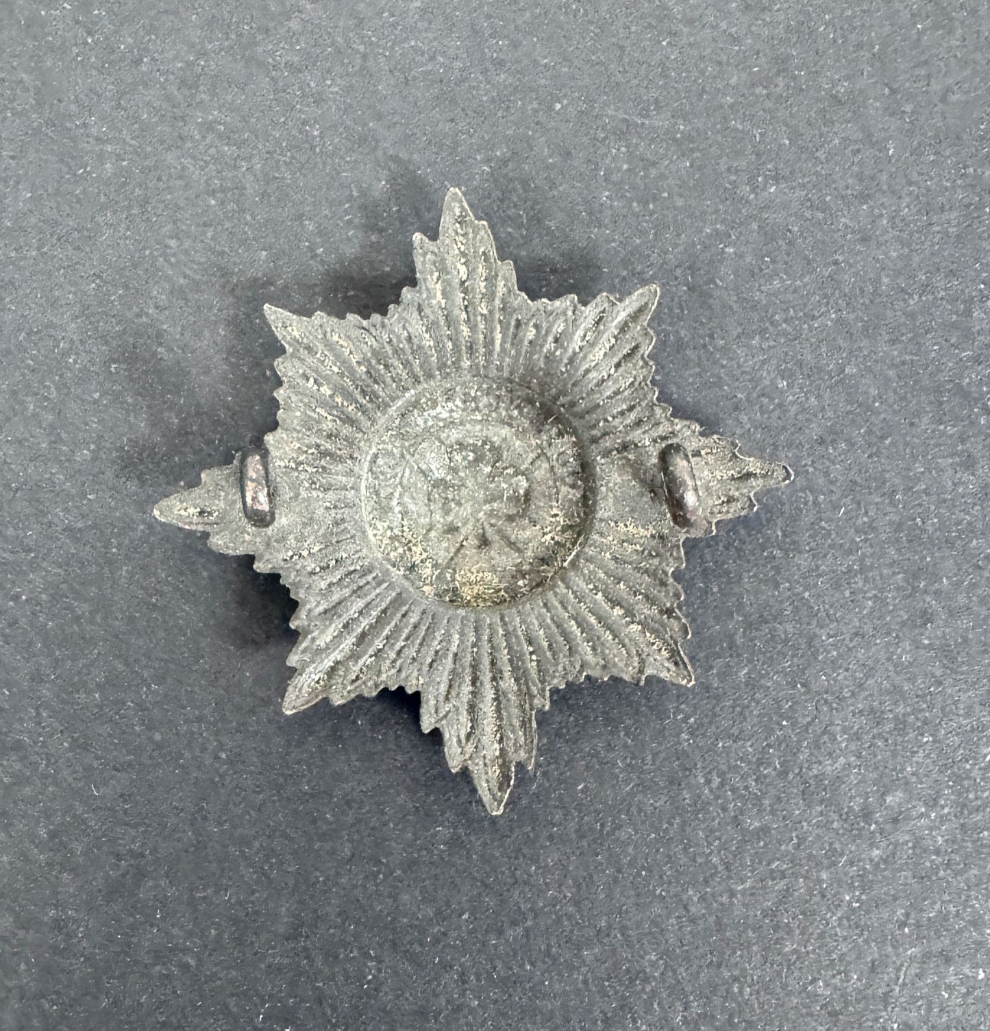 British Army Irish Guards Cap Badge