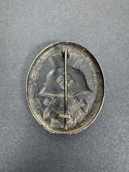 German black wound badge, brass with black painted finish. straight on reverse view.