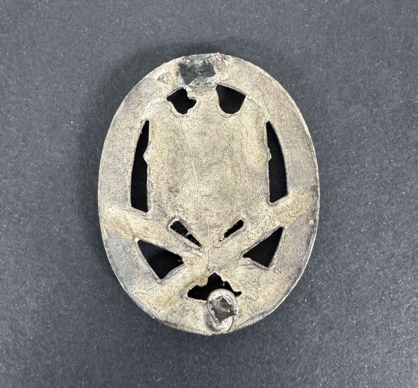 German general assault badge combat award. reverse image showing the pin mount missing.