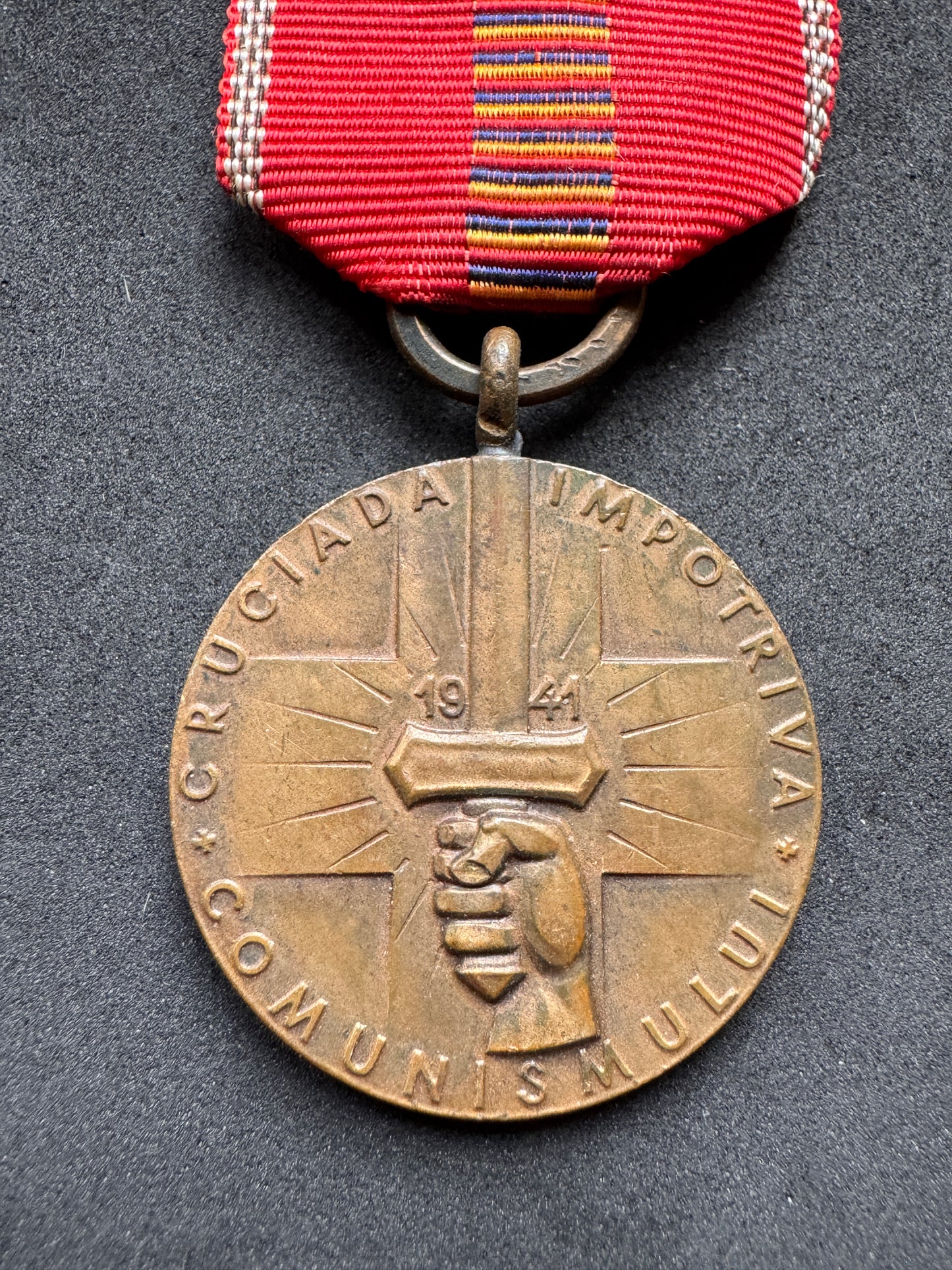 Photo 2 of WW2 Romanian Crusade Against Communism Eastern Front Medal - collectible militaria item