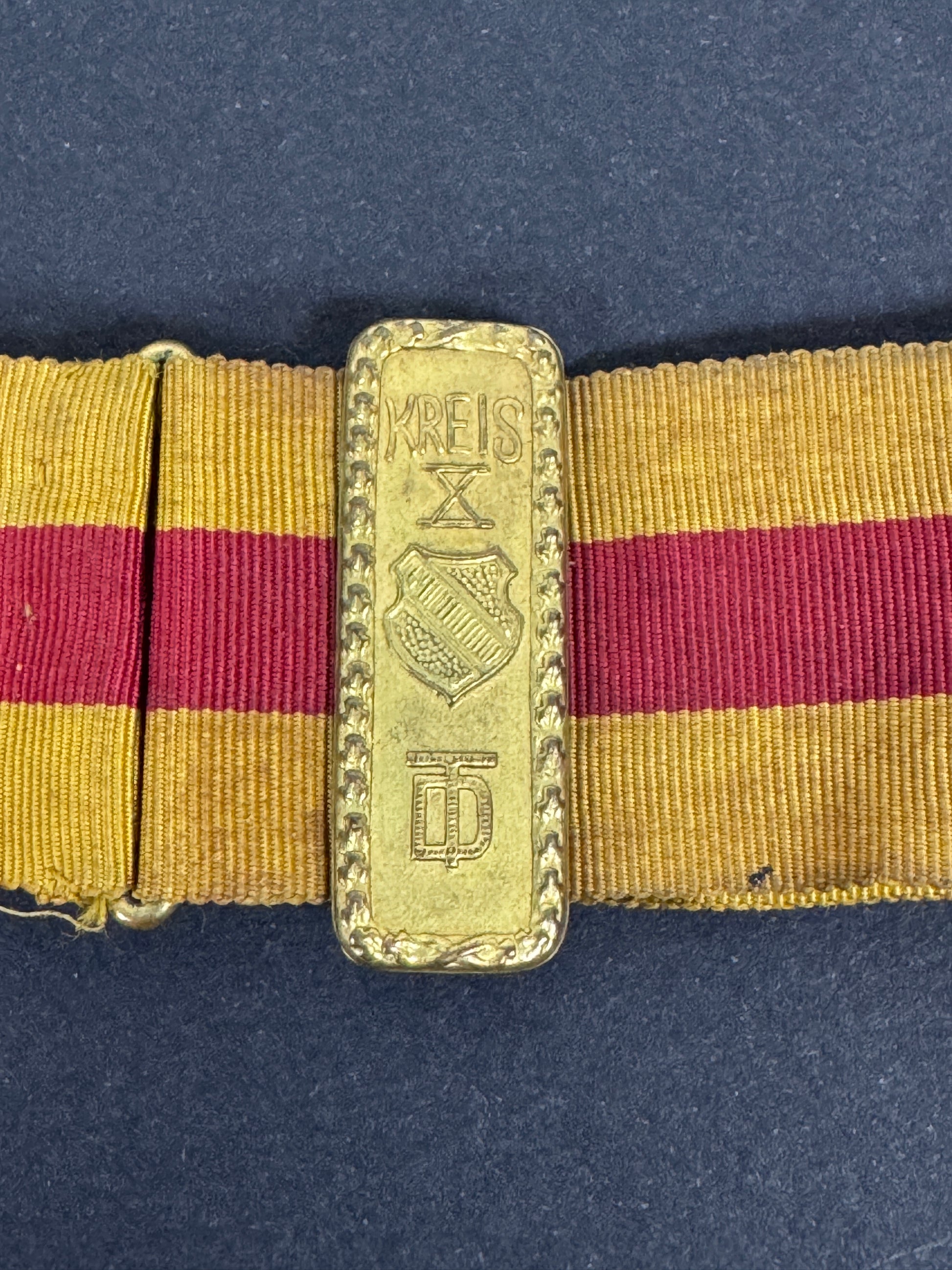 German Medal Ribbon full of Tinnies & Day Badges 1924-1935 Weimar Republic – A fine and rare collection of post World War...