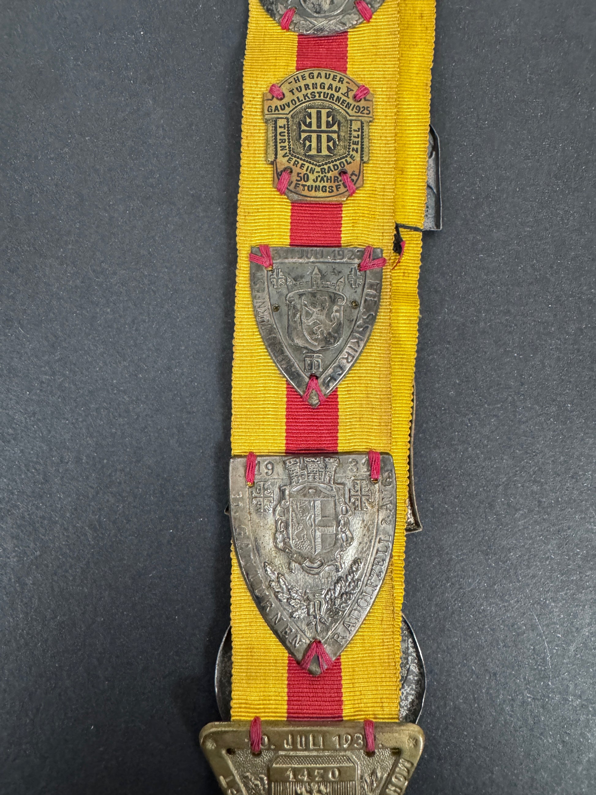 German Medal Ribbon full of Tinnies & Day Badges 1924-1935 Weimar Republic – A fine and rare collection of post World War...