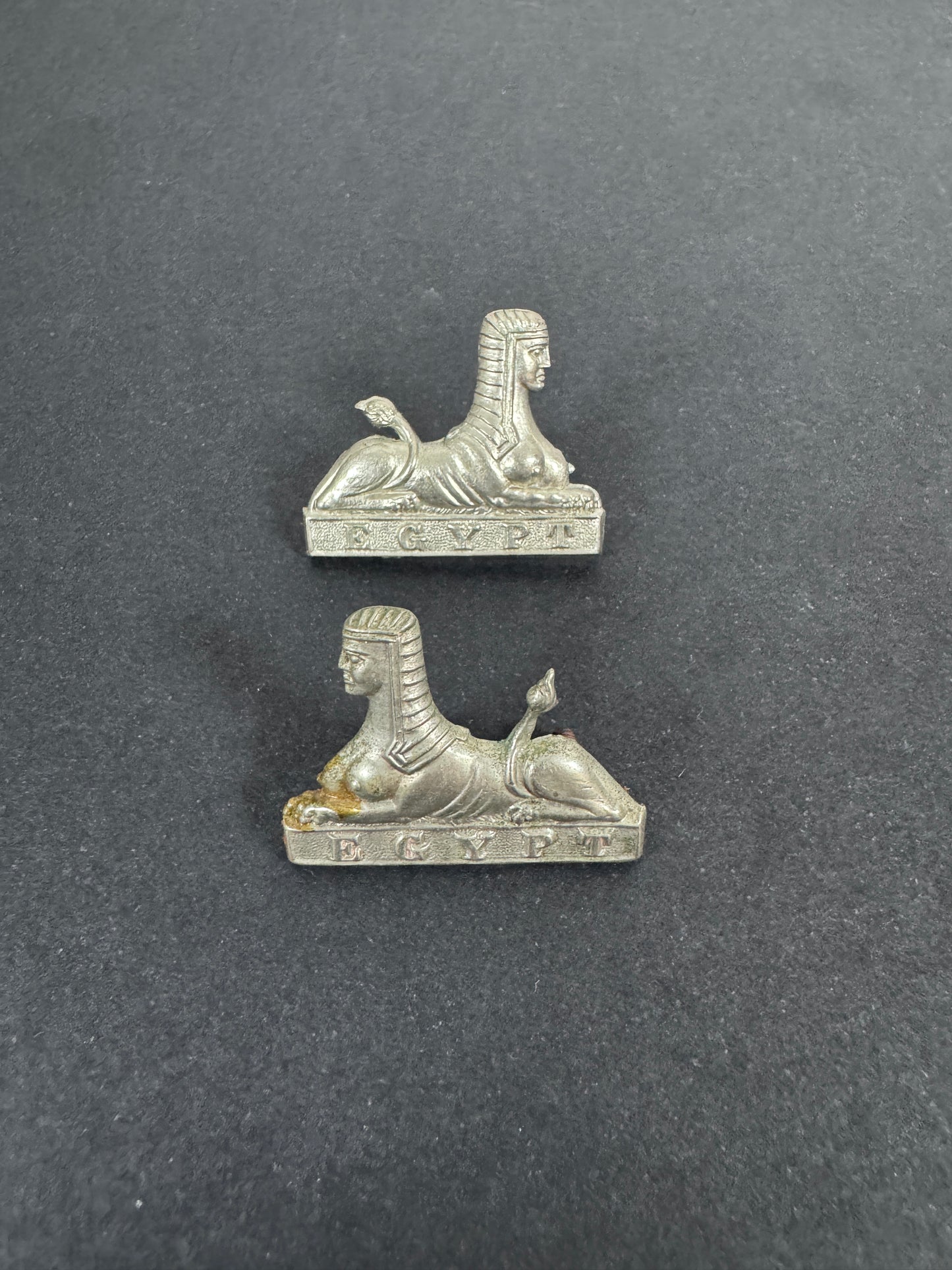 WW2 British Army Royal Lincolnshire Regiment Uniform Collar Badges – A matching pair of original uniform collar badges of...