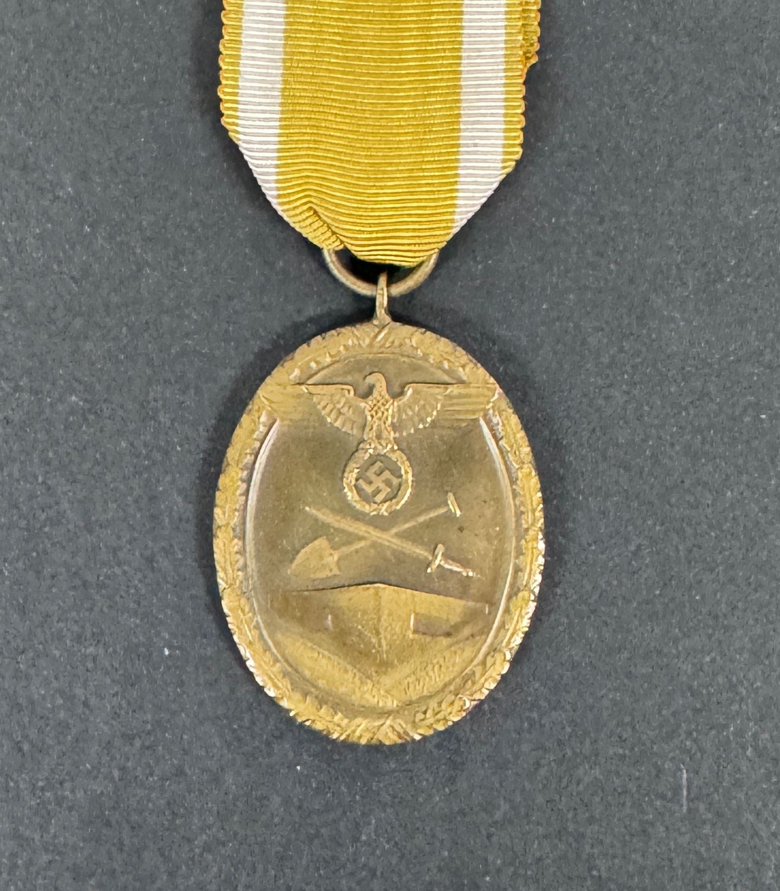 WW2 German Westwall Medal & Issue Packet – A Westwall medal with issue packet and a ribbon bar and device of the