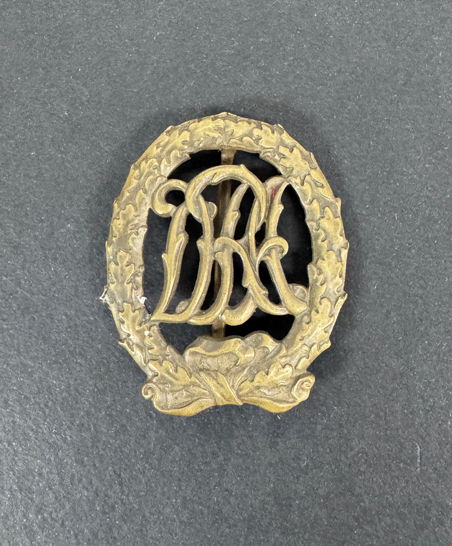 Pre WW2 German DRA Sports Badge in Bronze "CHR LAUER" – An early Third Reich period "Deutscher Reichsausschuss für Leibesü...