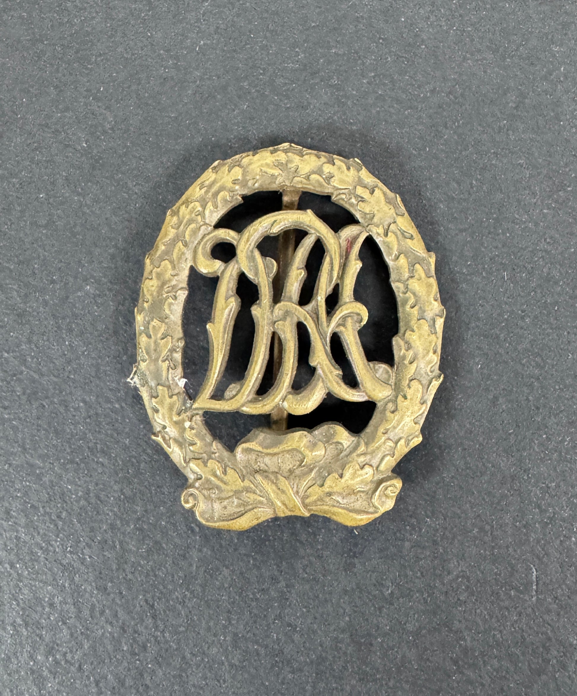 Pre WW2 German DRA Sports Badge in Bronze "CHR LAUER" – An early Third Reich period "Deutscher Reichsausschuss für Leibesü...