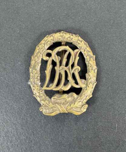 Pre WW2 German DRA Sports Badge in Bronze "CHR LAUER" – An early Third Reich period "Deutscher Reichsausschuss für Leibesü...