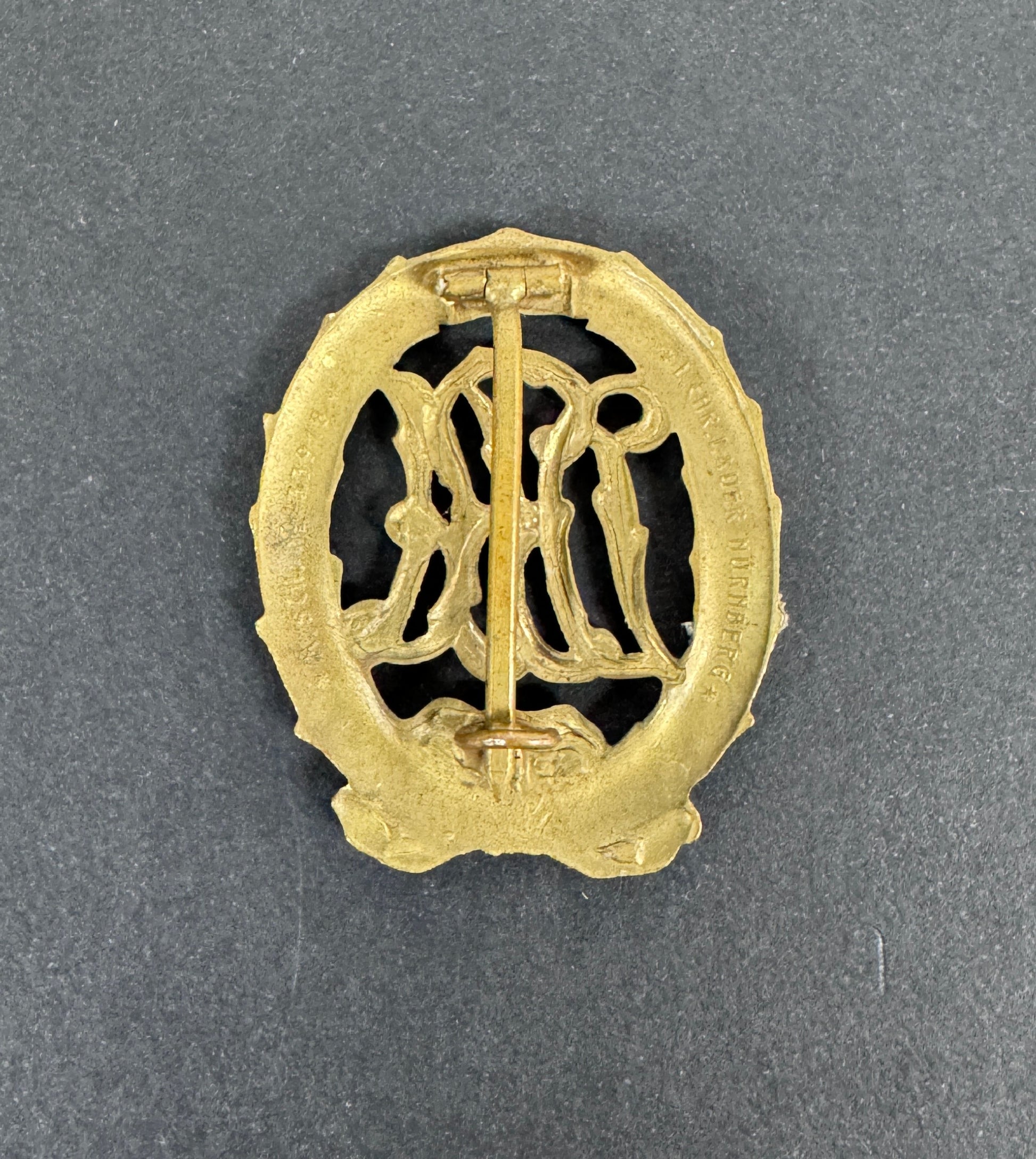 Pre WW2 German DRA Sports Badge in Bronze "CHR LAUER" – An early Third Reich period "Deutscher Reichsausschuss für Leibesü...