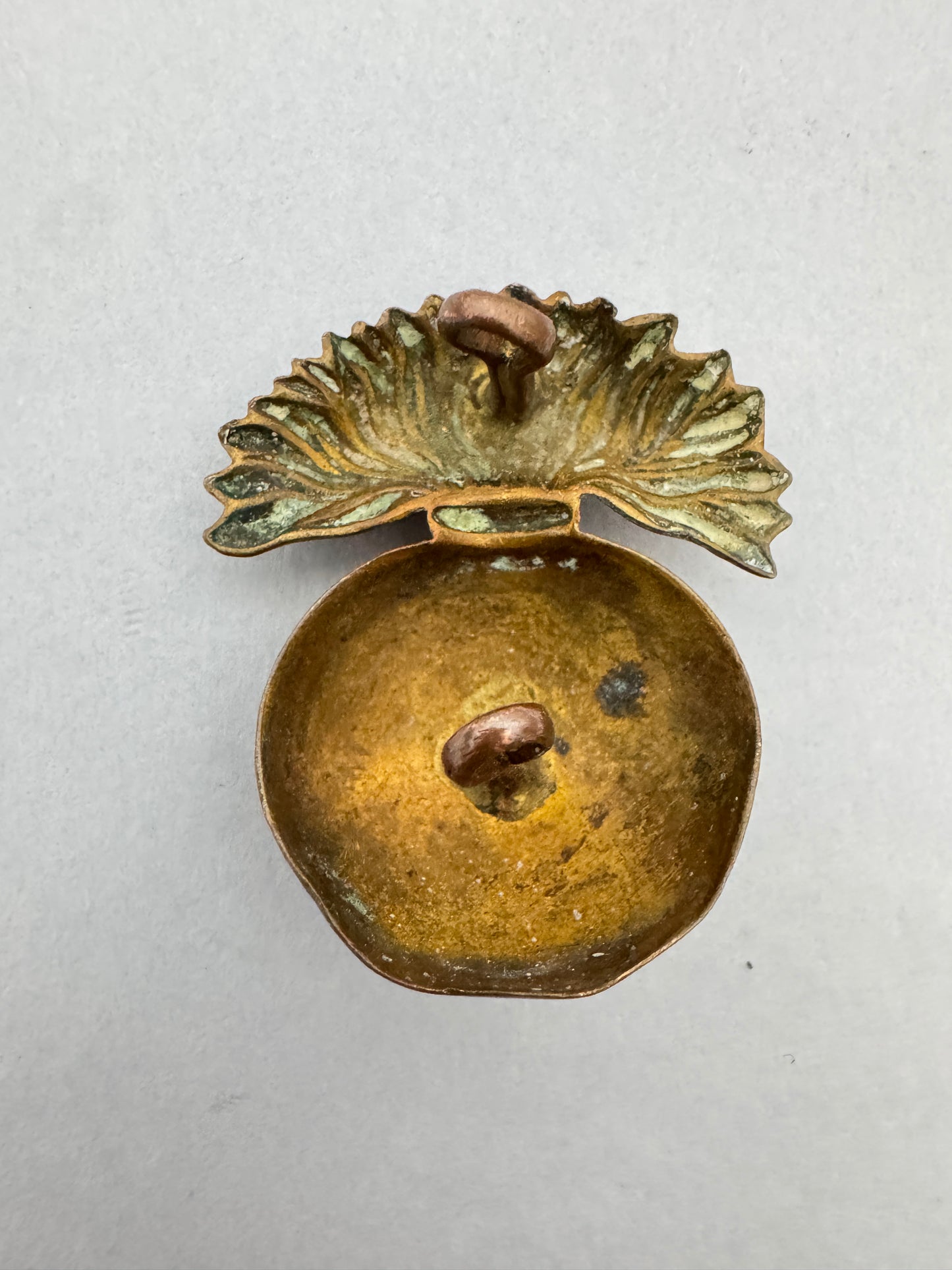 WW2 British Army Royal Inniskilling Fusiliers Cap Badge