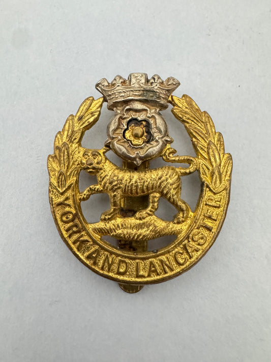 WW2 British Army York and Lancaster Cap Badge
