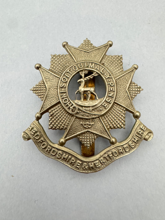 WW2 British Army Bedfordshire & Hertfordshire Regiment Cap Badge