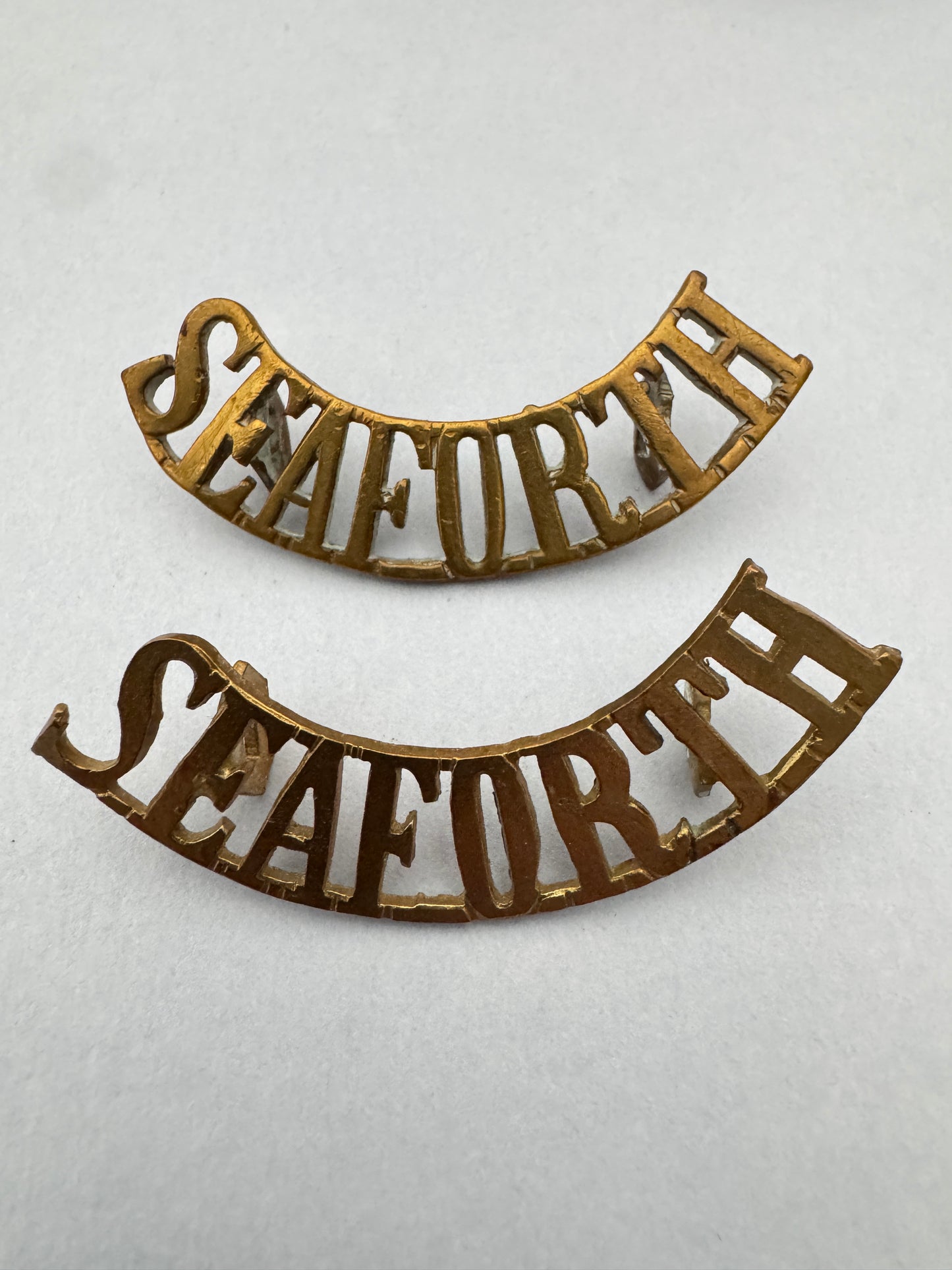 WW1 WW2 British Army Seaforth Highlanders Shoulder Titles Pair
