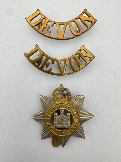 WW2 British Army Devonshire Regiment Cap Badge & Shoulder Titles Set