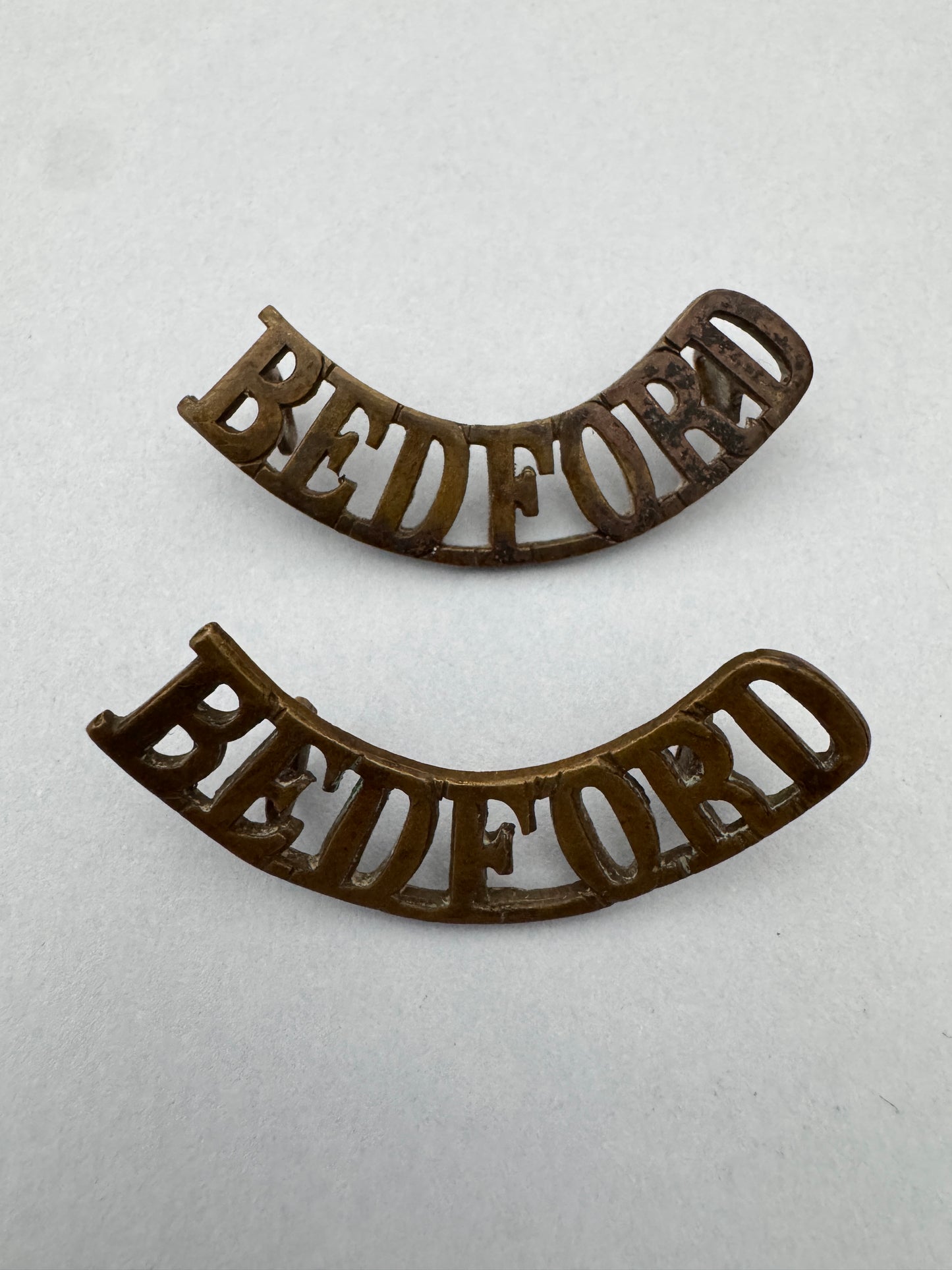 WW1 British Army Bedfordshire & Hertfordshire Regiment Shoulder Title Badges