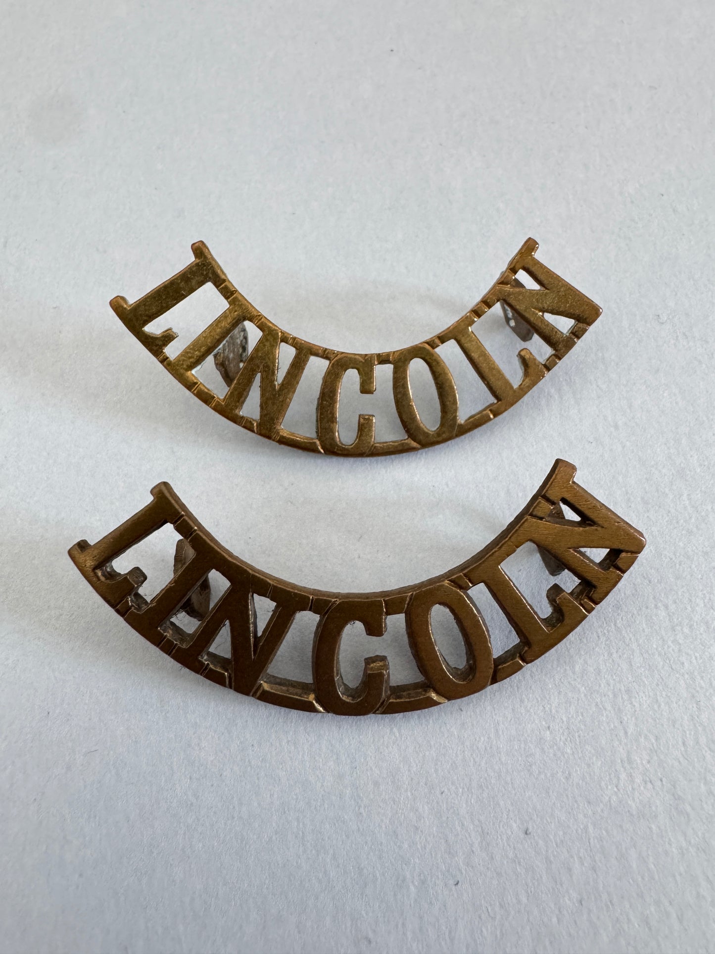WW1 WW2 British Army Lincolnshire Regiment Shoulder Title Badges