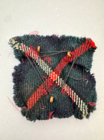 WW2 British Army Seaforth Highlanders Glengarry Cap Badge & Tartan