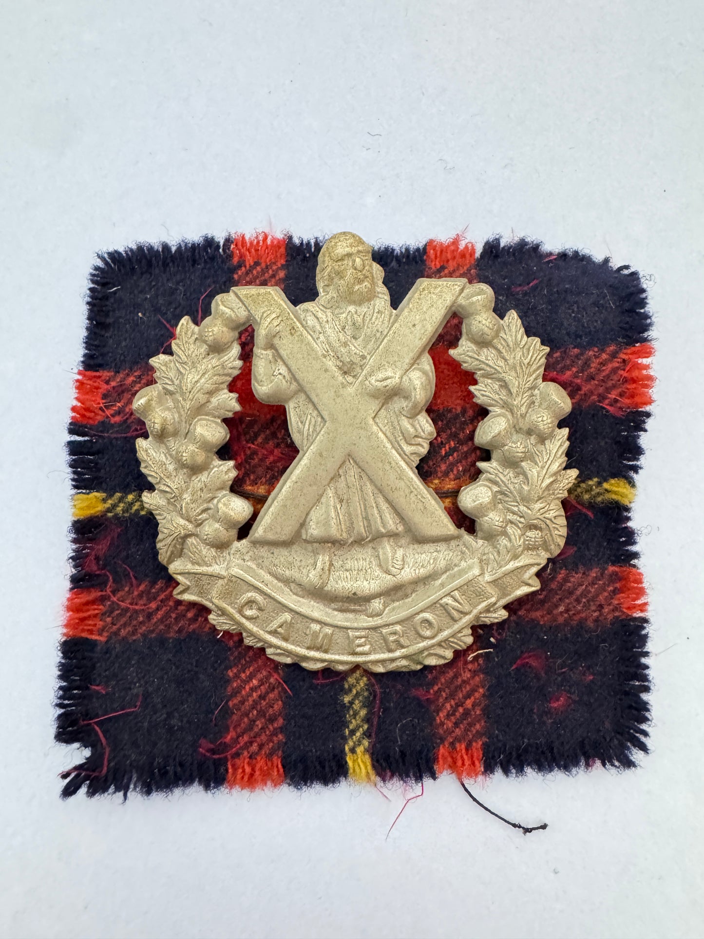 WW2 British Army Cameron Highlanders Glengarry Cap Badge & Tartan