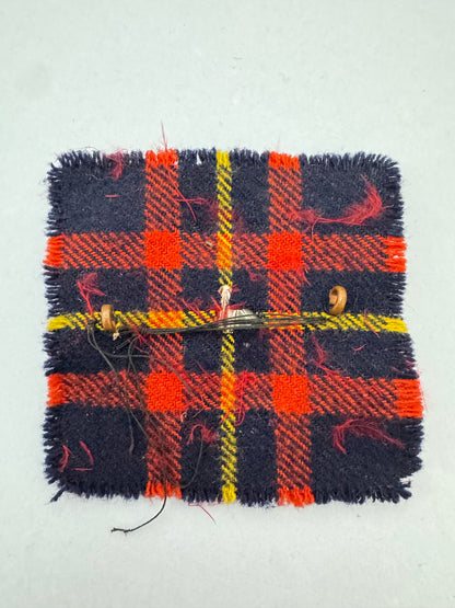 WW2 British Army Cameron Highlanders Glengarry Cap Badge & Tartan