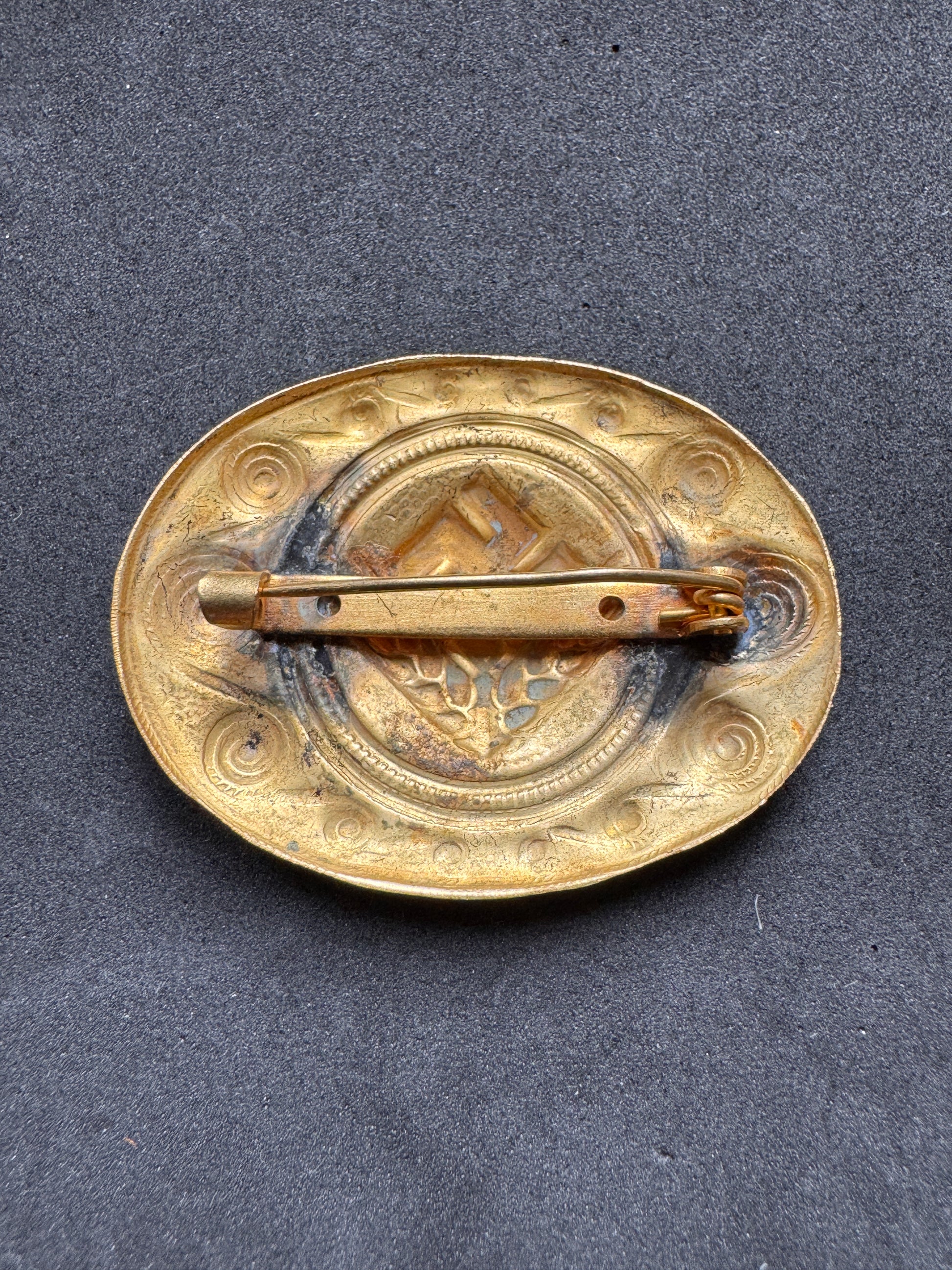 Photo 3 of Third Reich RADwj Labour Service Of Female Youth Badge - collectible militaria item
