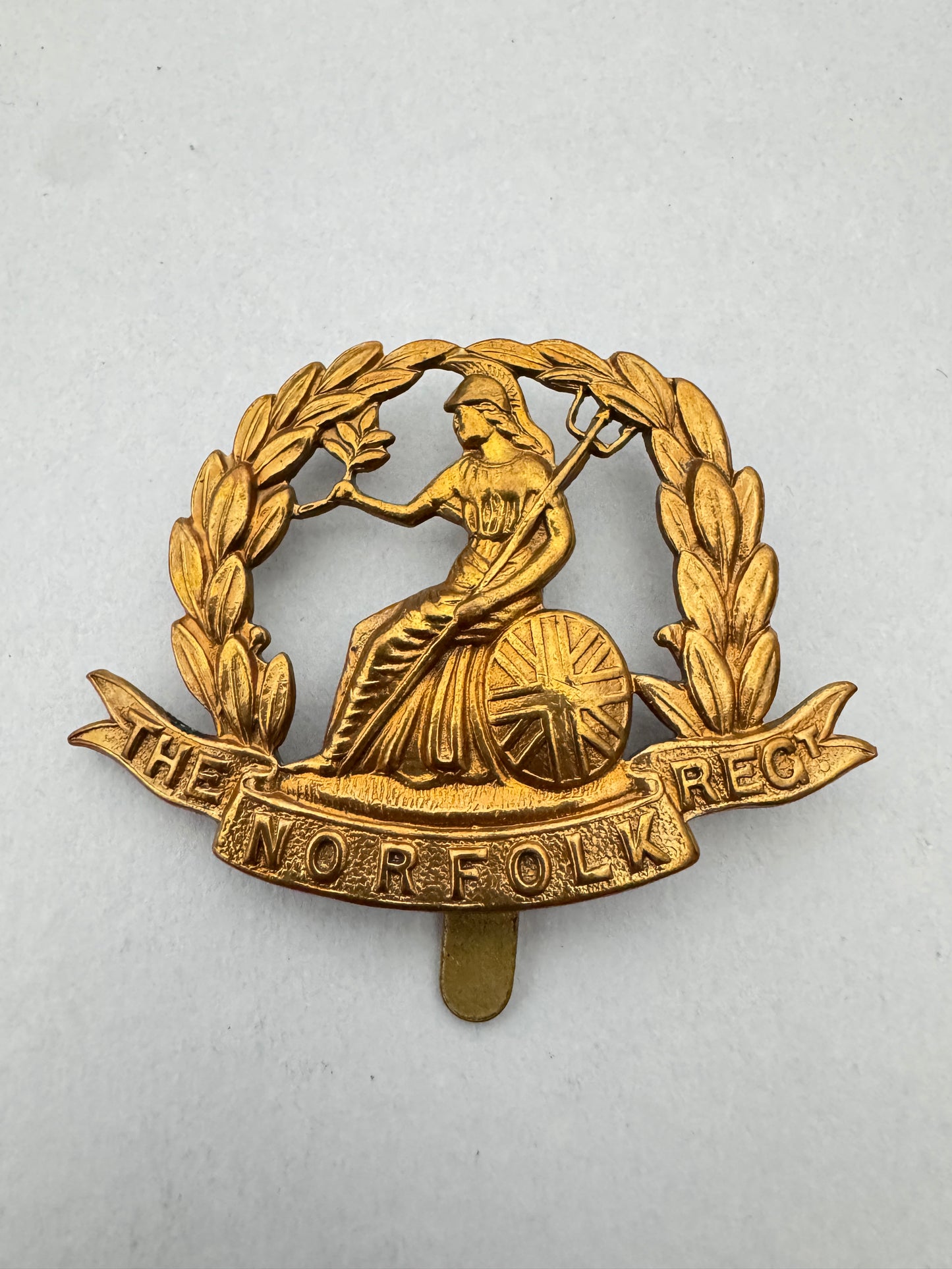 WW1 British Army Norfolk Regiment War Economy Cap Badge