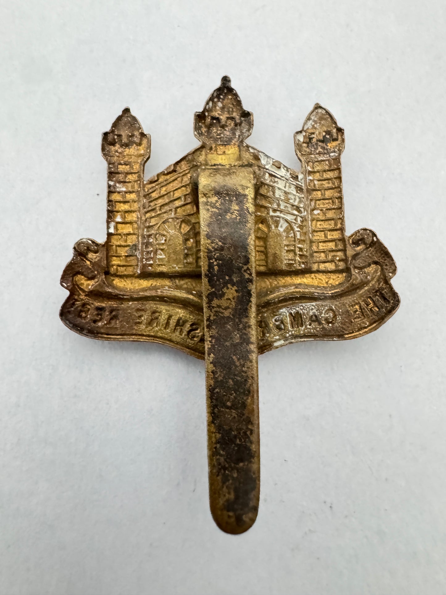 WW1 British Army Cambridgeshire Regiment War Economy Cap Badge