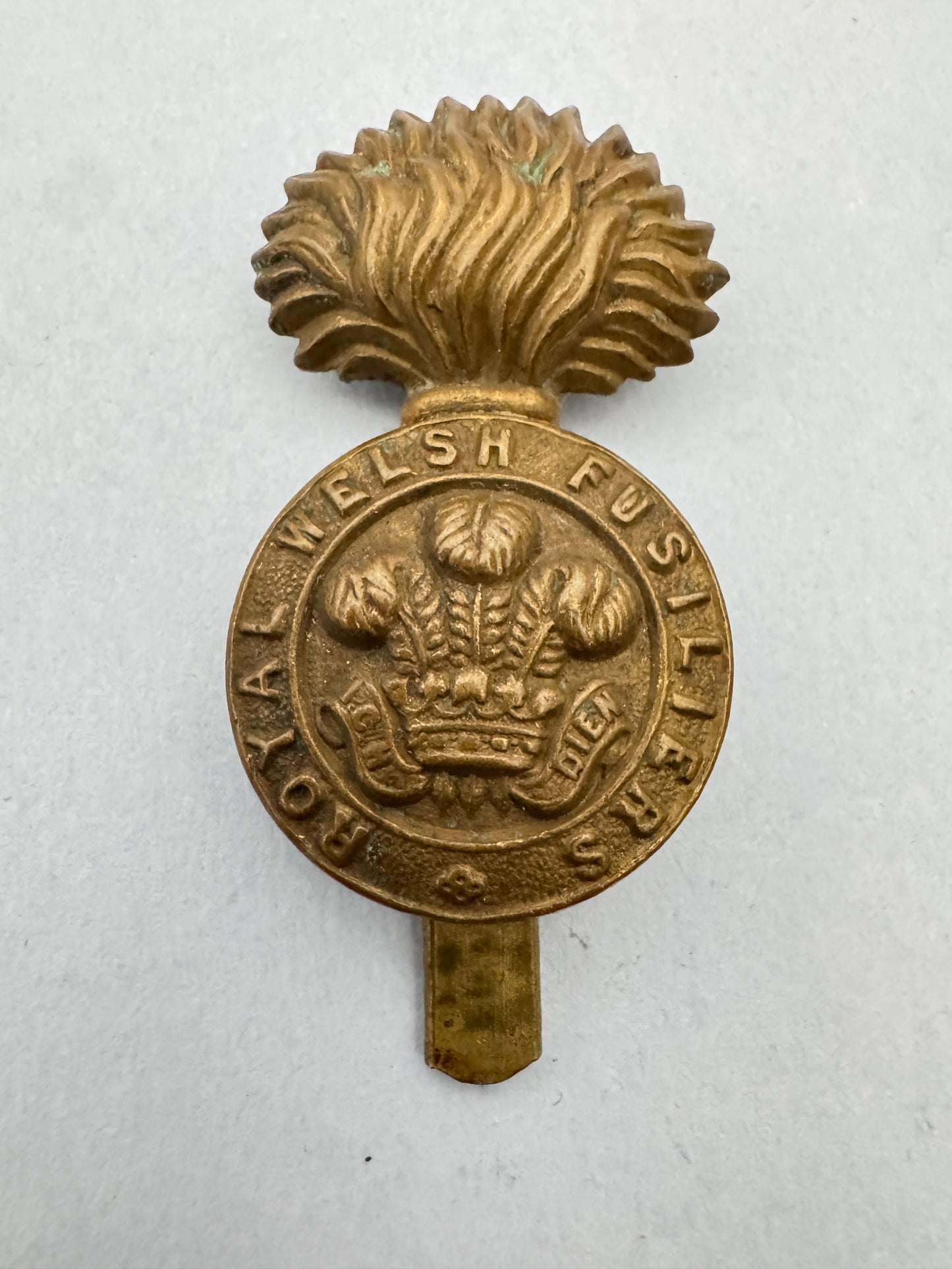 WW1 British Army Royal Welsh Fusiliers Regiment War Economy Cap Badge