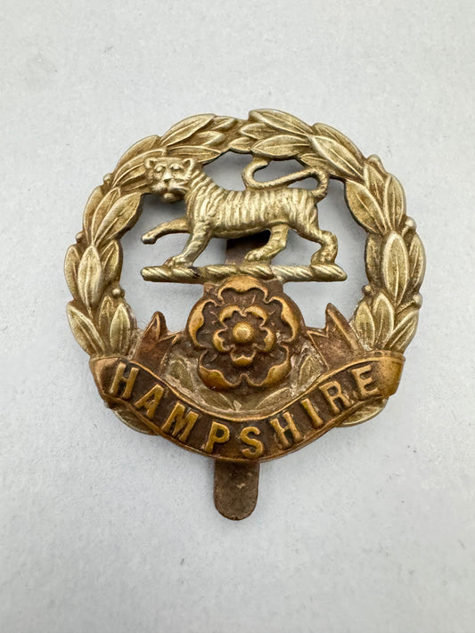WW2 British Army Hampshire Regiment Cap Badge