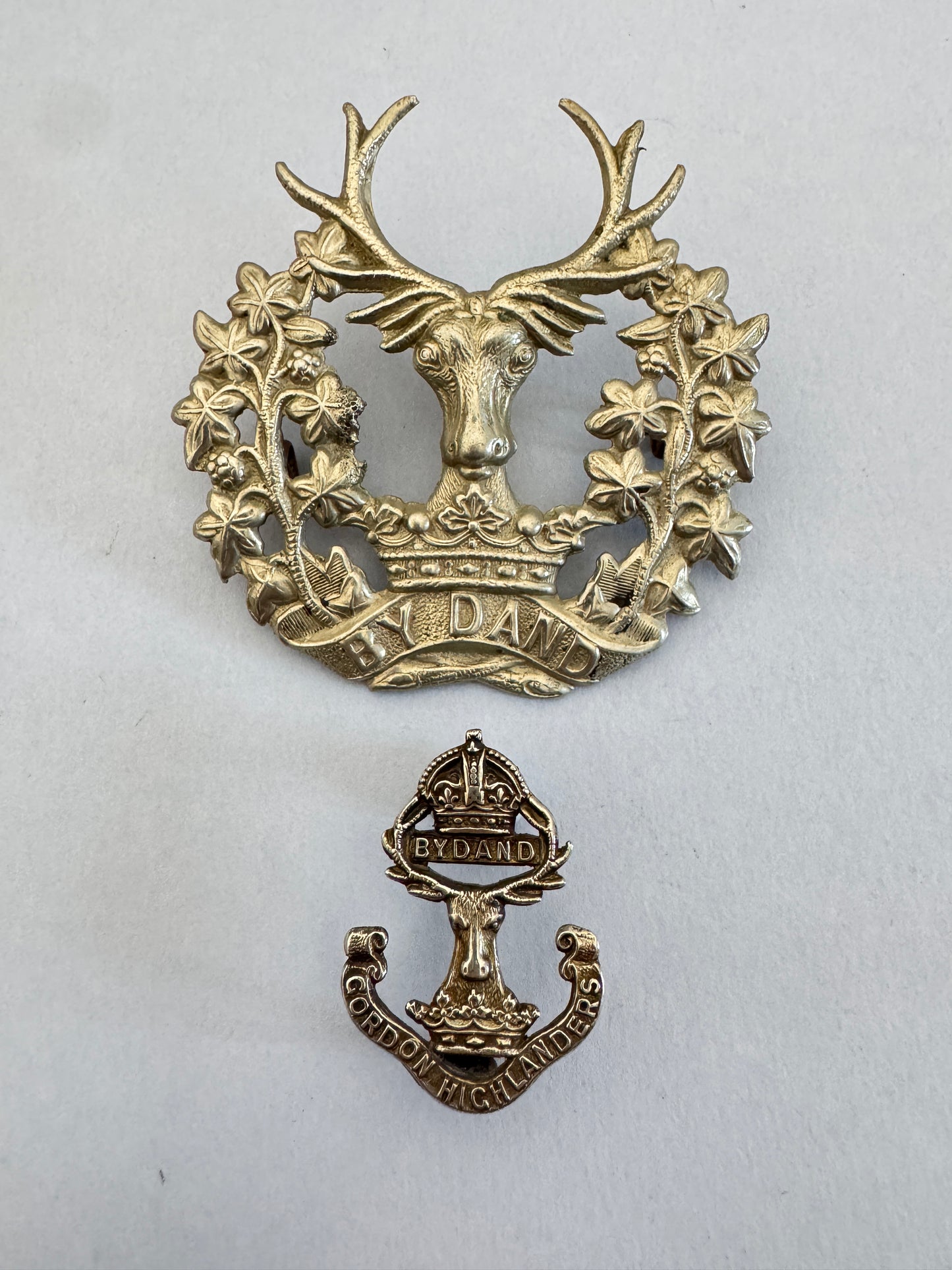 WW2 British Army Gordon Highlanders Glengarry Cap Badge & Sporran Badge