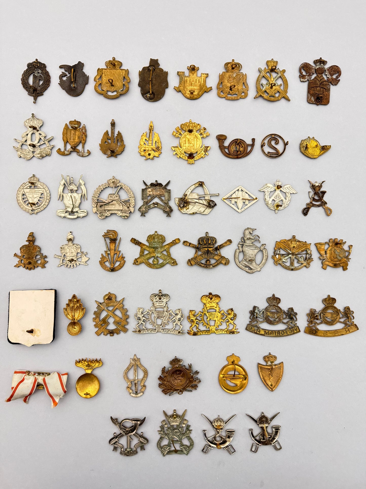 Belgian Army Cap Badge Collection - WW1 WW2 & Post-war