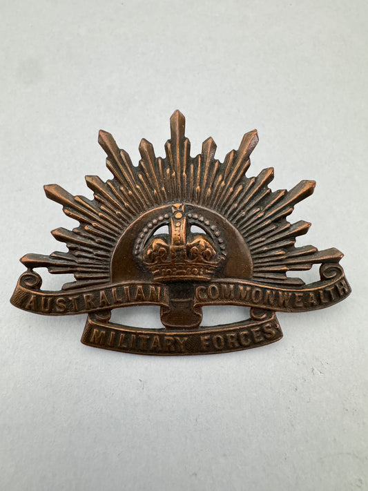 WW2 Australian Commonwealth Military Forces Slouch Cap Badge