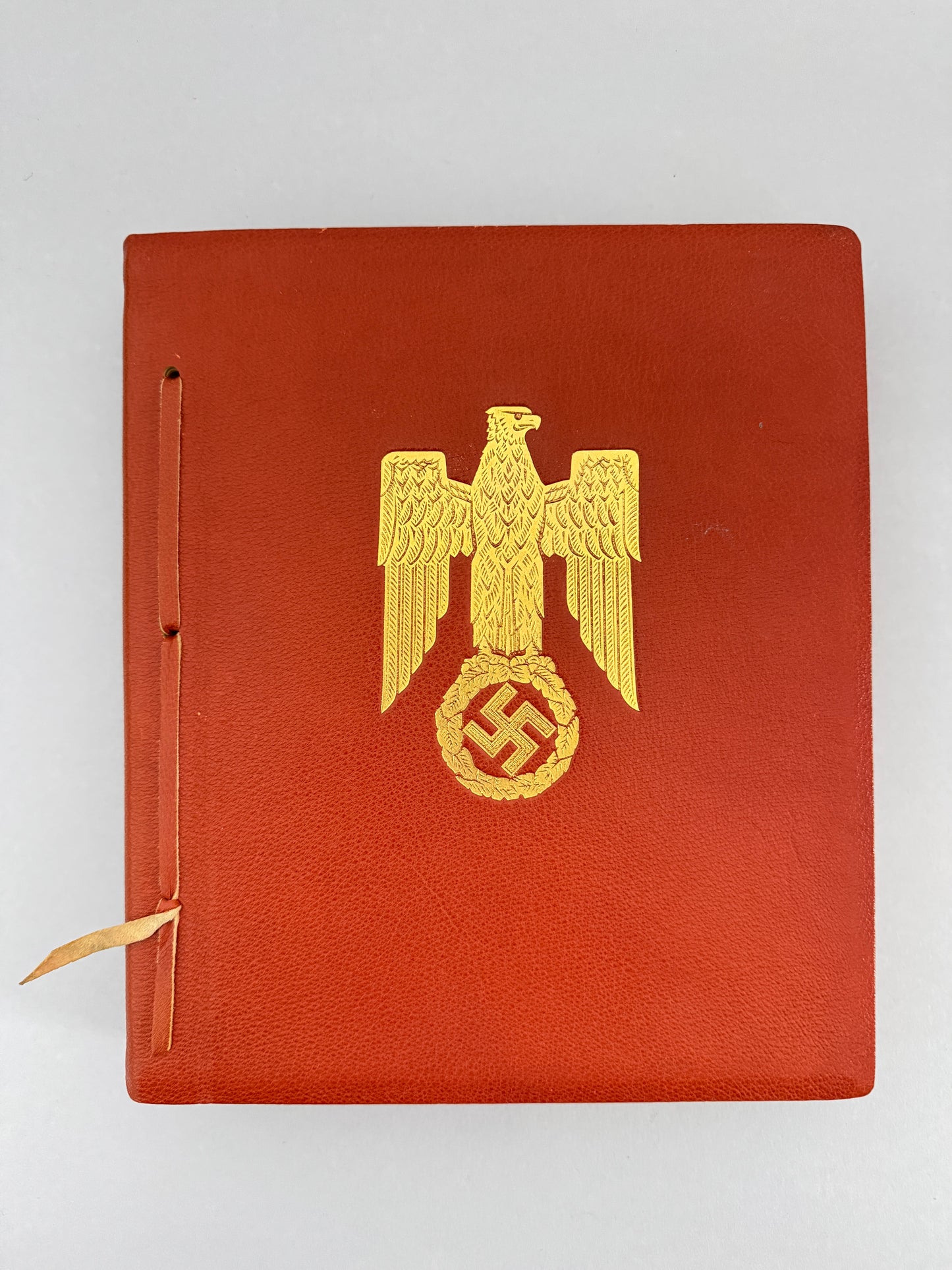 Presentation Volume of Benito Mussolini’s State Visit to Munich 1937 – Very fine and rare original presentation volume in...