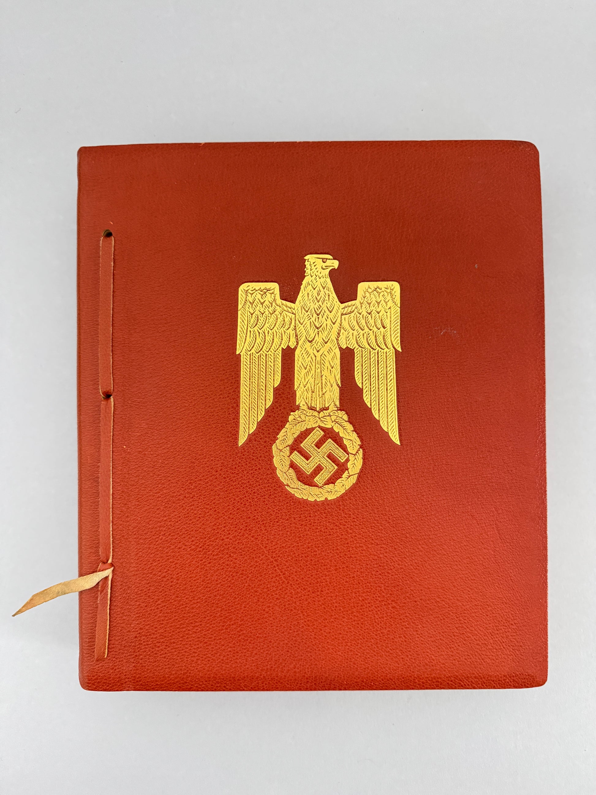Presentation Volume of Benito Mussolini’s State Visit to Munich 1937 – Very fine and rare original presentation volume in...