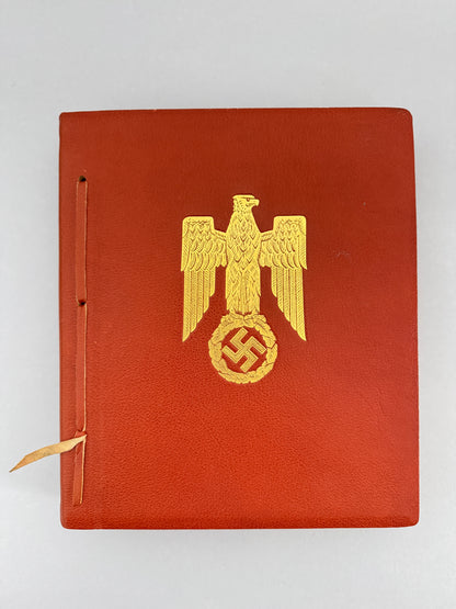 Presentation Volume of Benito Mussolini’s State Visit to Munich 1937 – Very fine and rare original presentation volume in...